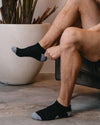Anti-Zweet-Sokken-zilversokken-lifestyle color__zwart